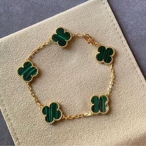 Clover green and gold 18k gold plated finish comes with premium gift packaging